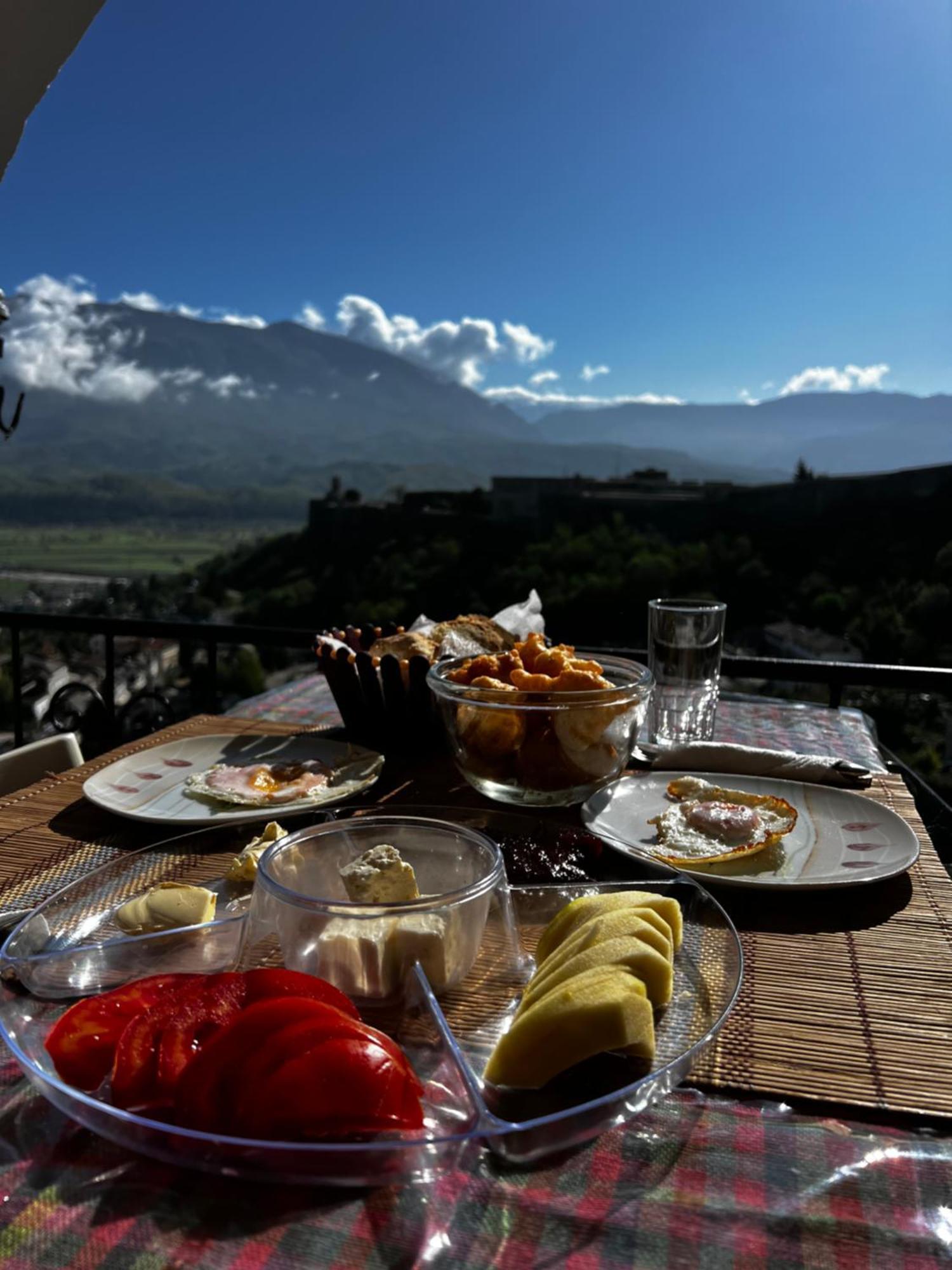 Guest House Salaria Gjirokastër Esterno foto
