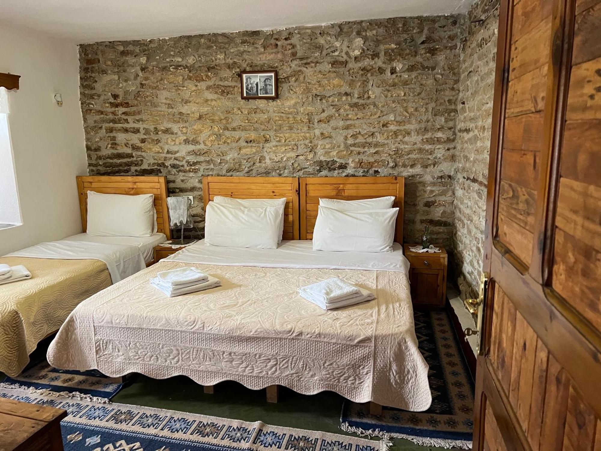 Guest House Salaria Gjirokastër Esterno foto