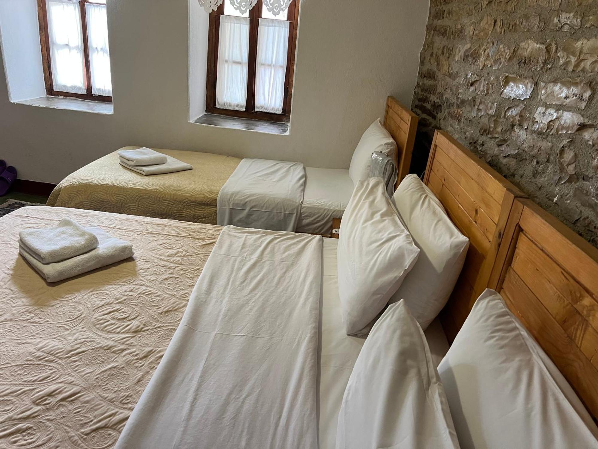 Guest House Salaria Gjirokastër Esterno foto