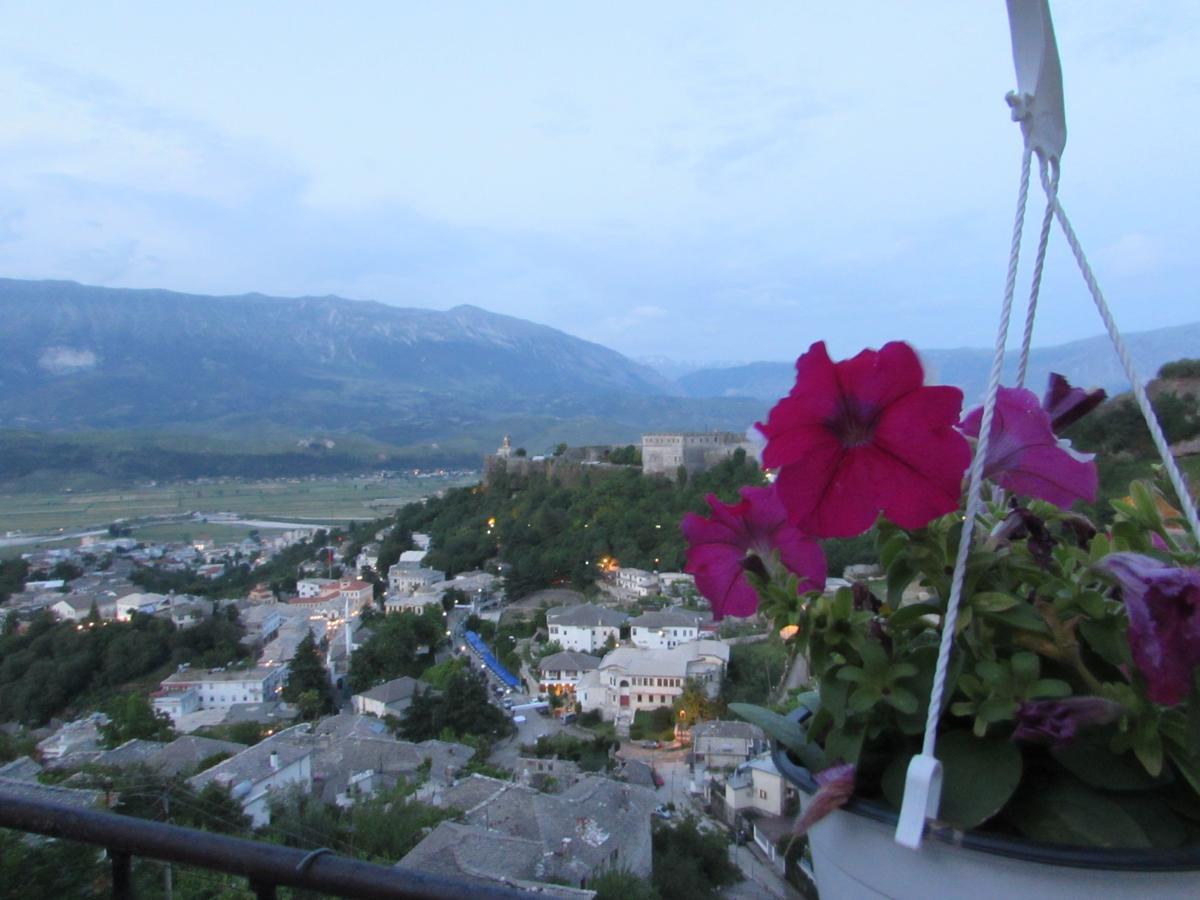 Guest House Salaria Gjirokastër Esterno foto
